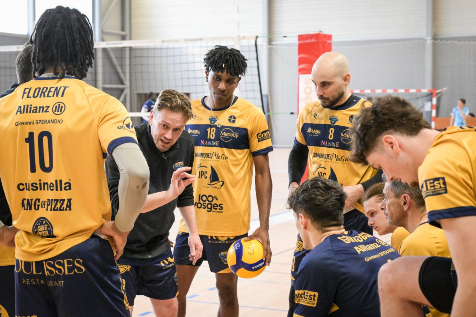retour sur la défaite de l'équipe masculine de volley face aux bruins, analyse des moments clés et perspectives pour les prochains matchs.