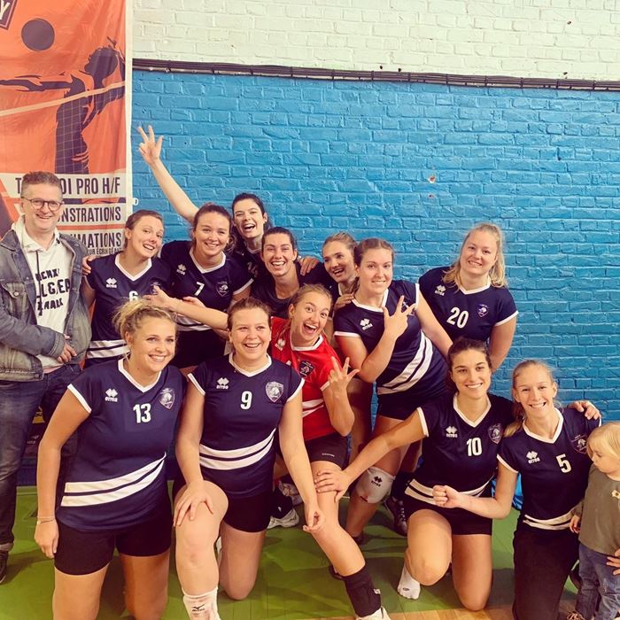 marquette volley accueille avec enthousiasme emi et tani, renforçant ainsi son équipe pour la nouvelle saison.