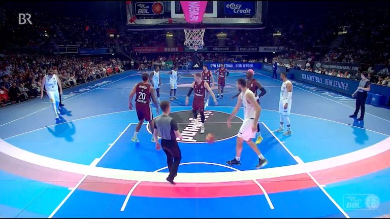 découvrez le tournoi big 12 avec son parquet led ultramoderne, offrant une expérience visuelle immersive et innovante pour les fans de basket.