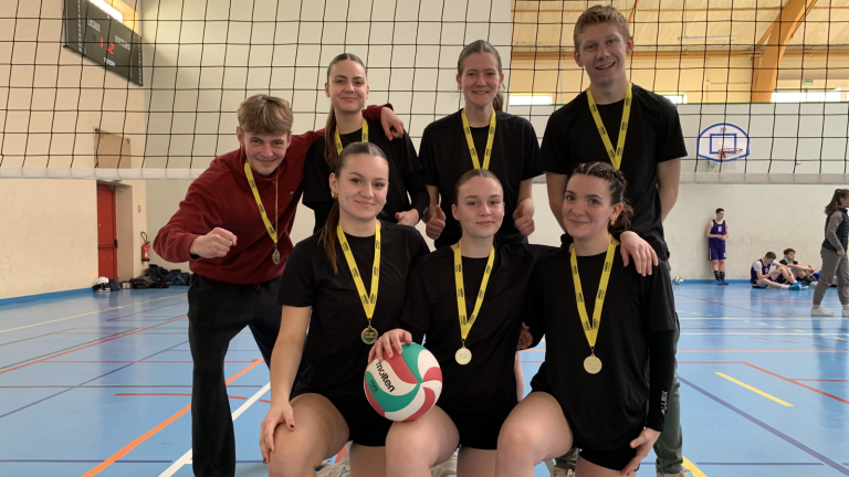 découvrez l'annonce officielle de la signature de joyner en volley-ball au lycée, une étape clé dans sa carrière sportive prometteuse.
